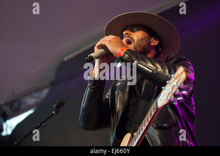 Austin, TX, USA. 20. März 2015. Twin Shadow führt bei der Spin-Magazin-Party während SXSW in Stubbs BBQ am Freitag, 20. März 2015 in Austin, TX, USA. © Dpa/Alamy Live-Nachrichten Stockfoto