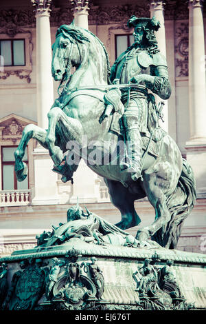 Denkmal für Prinz Eugen von Savoyen auf dem Heldenplatz in der Hofburg in der Nähe der Österreichischen Nationalbibliothek. Wien, Österreich, Europa. Stockfoto