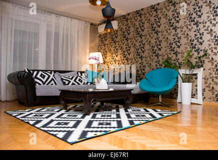 Exzentrisches Design für Wohnzimmer Interieur mit blauen, schwarzen ... Exzentrisches Design für Wohnzimmer Interieur mit blauen, schwarzen ...