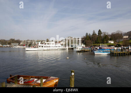 Lake Windermere, Cumbria, UK. 22. März 2015. Touristen nutzen den Frühling Kredit: Gordon Shoosmith/Alamy Live News Stockfoto