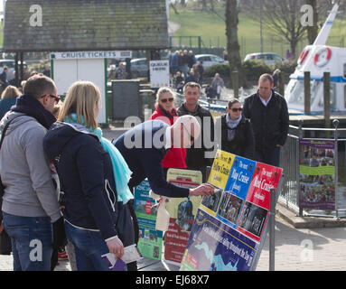 Lake Windermere, Cumbria, UK. 22. März 2015. Touristen nutzen den Frühling Kredit: Gordon Shoosmith/Alamy Live News Stockfoto