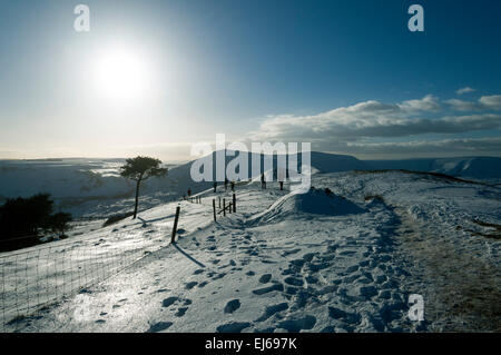 Mam Tor von zurück Tor im Winter, auf den "Großen Ridge", Peak District, Derbyshire, England, UK. Stockfoto