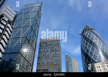 Hochhäuser in der Stadt London L-R Lloyds, Cheesegrater, Aviva Tower, Reiher, den Turm, und The Gherkin Stockfoto