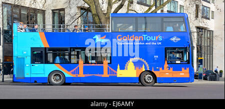 Golden Tours oben offenen London Sightseeing Tourismus Bus am Hyde Park Corner London England Großbritannien Stockfoto