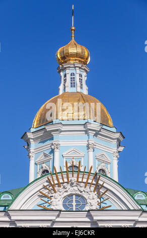 Orthodoxe St.-Nikolaus-Marine-Kathedrale, Fragment mit goldenen Kuppel, St. Petersburg, Russland Stockfoto