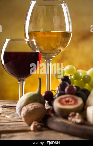 Verschiedene Arten von Käse, Still-Leben. Stockfoto