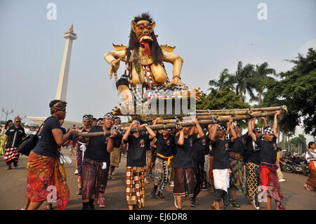 Hindus Jakarta statt Ogoh-Ogoh-Parade im Bereich National Monument, Jakarta, Indonesien, Freitag, 20. März 2015. Ogoh-Ogoh-parade Stockfoto