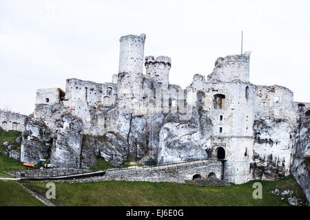 Die alte Burgruine von Ogrodzieniec Festungen, Polen. Stockfoto