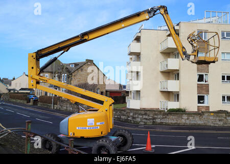 mobilen knickgelenkte Arbeitsbühne Troon Scotland UK Stockfoto