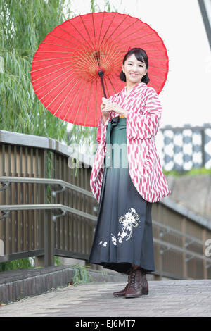 Junge japanische Mädchen im kimono Stockfoto