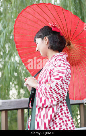 Junge japanische Mädchen im kimono Stockfoto