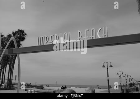 Imperial Beach Schild am Pier an einem Wochenende am Nachmittag Stockfoto