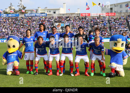 NHK Spring Mitsuzawa Fußballstadion, Kanagawa, Japan. 22. März 2015. F Yokohama F Marinos team Gruppe Line-up (F Marinos), 22. März 2015 - Fußball /Soccer: 2015 J1 Liga 1. Etappe Match zwischen Yokohama F Marinos 1-0 Sagan Tosu im NHK Spring Mitsuzawa Fußballstadion, Kanagawa, Japan. © YUTAKA/AFLO SPORT/Alamy Live-Nachrichten Stockfoto