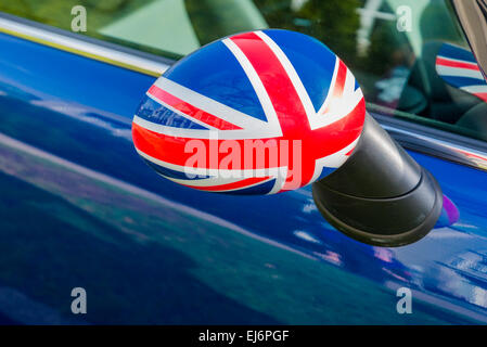 Union Jack auf dem Auto Rückspiegel gemalt Stockfoto
