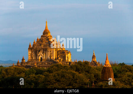 Thatbyinnyu Tempel bei Sonnenaufgang, Bagan, Mandalay Region, Myanmar Stockfoto