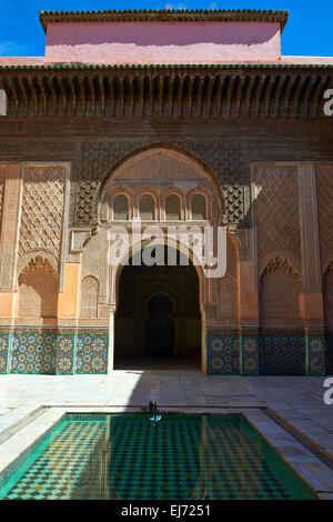 Berber Arabeske, Morcabe, Stuckarbeiten aus dem 14. Jahrhundert, Médersa Ben-Youssef, Koranschule, Marrakesch, Marokko Stockfoto