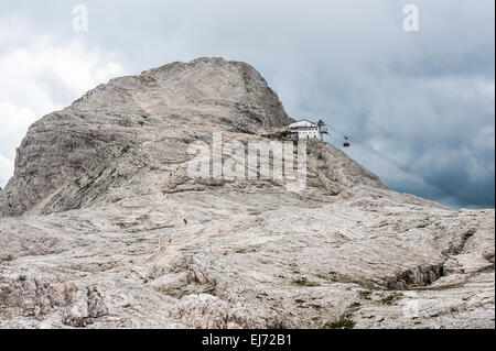 Pale di San Martino Plateau, Mt Rosetta, 2743 m mit der Cable Car Station von San Martino di Castrozza, Pala-Gruppe, Dolomiten Stockfoto