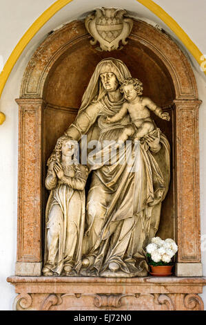 Skulptur der Hl. Anna mit Maria und das Kind, Wallfahrt Kirche Mariahilf Kloster, Hof, Passau, Niederbayern Stockfoto