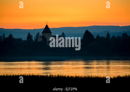 Sonnenuntergang von der Kirche St. Georg Oberzell, Reichenau, Bodensee, Baden-Württemberg, Deutschland Stockfoto