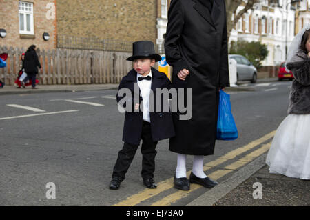 Chassidische Kind verkleidet für Purim in Stamford Hill 2015 Stockfoto