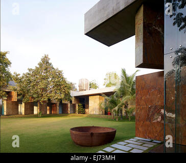 Haus mit Mauern, Ahmedabad, Indien. Architekt: Matharoo associates, 2015. Stockfoto