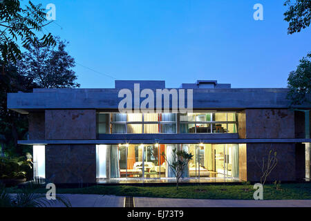 Haus mit Mauern, Ahmedabad, Indien. Architekt: Matharoo associates, 2015. Stockfoto