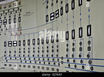 Leitstelle in einer stillgelegten Fabrik Stockfoto