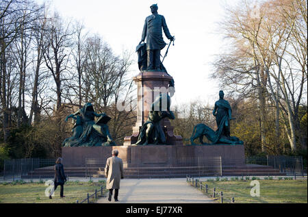 Eine Statue des ehemaligen Kanzler des Deutschen Reiches, Otto von Bismarck (1815-1898), ist auf dem Display in Berlin, Deutschland, 22. März 2015. von Bismarck wurde am 1. April 1815 mit seinen 200. Geburtstag im Jahr 2015 gefeiert wird geboren. Foto: Thalia Engel/dpa Stockfoto