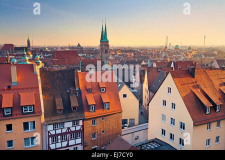 Nürnberg. Bild der historischen Innenstadt von Nürnberg bei Sonnenuntergang. Stockfoto