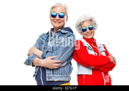 Das alte Ehepaar, das Tragen von Sonnenbrillen Stockfoto