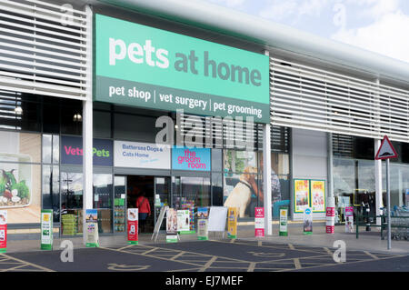 Ein Zweig der Haustiere zu Hause auf die Glocke grün Retail Park in Süd-London. Stockfoto