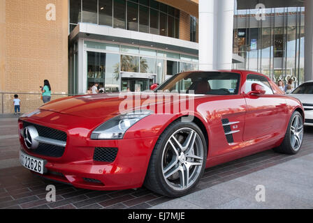 Hell rot Mercedes SLS 6.3 AMG Sportwagen Stockfoto