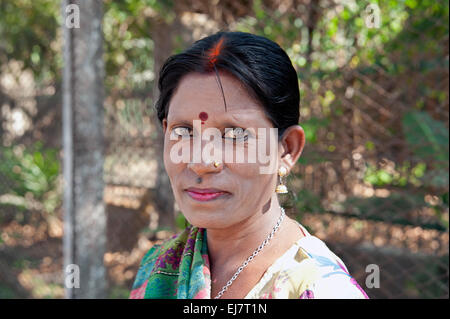 Bildnis einer indischen Dame auf einer Straße Yangon-Myanmar-Burma Stockfoto