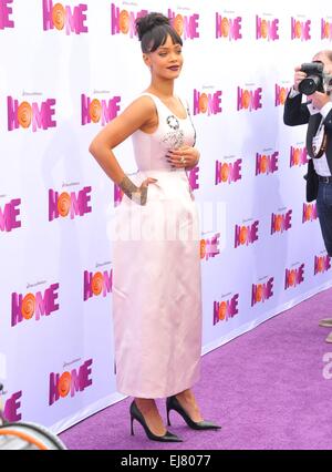 Los Angeles, Kalifornien, USA. 23. März 2015. Rihanna im Ankunftsbereich für zuhause Premiere, The Regency Village Theatre, Los Angeles, CA 23. März 2015. Bildnachweis: Dee Cercone/Everett Collection/Alamy Live-Nachrichten Stockfoto