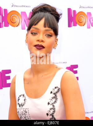 Los Angeles, Kalifornien, USA. 23. März 2015. Rihanna im Ankunftsbereich für zuhause Premiere, The Regency Village Theatre, Los Angeles, CA 23. März 2015. Bildnachweis: Dee Cercone/Everett Collection/Alamy Live-Nachrichten Stockfoto