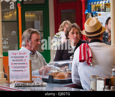 Bath, Großbritannien. 23. März 2015. Sir Terry war unterhaltsam und jovial, wie er auf die Time Out-Espresso-Bar im historischen Guild Hall Markt im historischen georgischen Bad Credit gefilmt: Herr Standfast/Alamy Live News Stockfoto