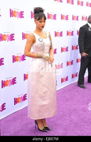 Los Angeles, Kalifornien, USA. 23. März 2015. Rihanna im Ankunftsbereich für zuhause Premiere, The Regency Village Theatre, Los Angeles, CA 23. März 2015. Bildnachweis: Dee Cercone/Everett Collection/Alamy Live-Nachrichten Stockfoto