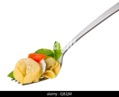 Tortellini auf Gabel (+ Clipping-Pfad) Stockfoto