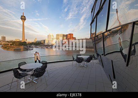 Blick auf Düsseldorf Rheinturm, Deutschland Stockfoto