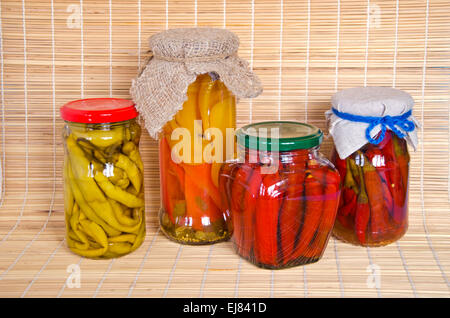 Ecologic Chili Paprika Paprika Gemüse Glas Töpfe Gruppe Stockfoto