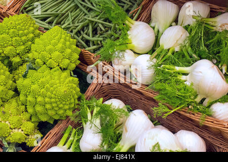 Romanesco Brokkoli und Fenchel Stockfoto