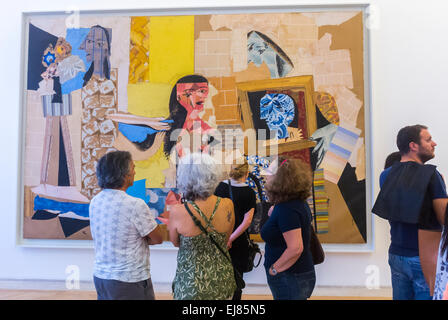 Paris, Frankreich, Gruppe weibliche Touristen besuchen das Pablo Picasso Museum, sehen sich moderne Gemälde, abstrakte Malerei, Leute, die Picasso Gemälde, moderne Kunst Picasso Stil, MUSÉE PICASSO Paris Stockfoto