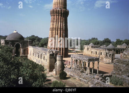 Mehrauli Quwwat-Ul-Islam-Moschee-Komplex. Unteren Teil des Qutb Minar. Delhi-Indien Stockfoto