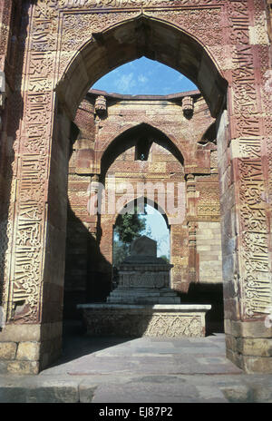 Mehrauli Quwwat-Ul-Islam-Moschee-Komplex. Äußeren Tor. Delhi-Indien Stockfoto