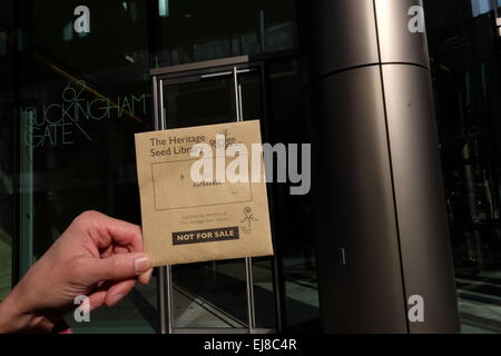 London, UK. 23. März 2015. Ein Protest außerhalb der Gates Foundation Inresistance zur Kontrolle von Saatgut in Afrika, statt Kredit: Rachel Megawhat/Alamy Live News Stockfoto