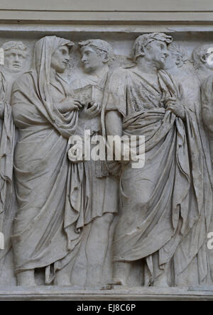 Italien. Rom. Ara Pacis Augustae. Altar der Pax. 13-21:00. Prozessionsweg Fries. Stockfoto