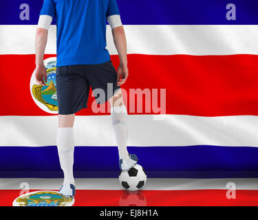 Gut aussehend Fußballspieler in blauen Trikot Stockfoto