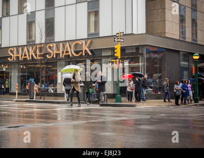 Midtown Manhattan Ortsverbandes der Shake Shack am Samstag, 14. März 2015. (© Richard B. Levine) Stockfoto