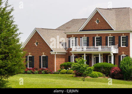 Vorderseite des großen US-Einfamilienhaus Stockfoto