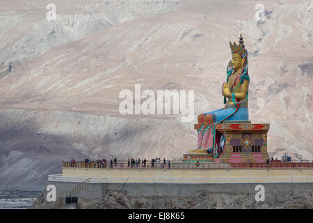 Maitreya Buddha-Statue in der Nähe von Kloster Diskit Stockfoto